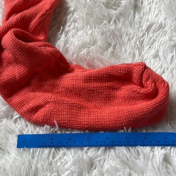 Over the knee warm knit socks with pom poms - Picture 6 of 8